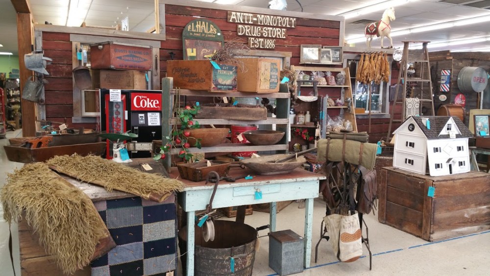 Ocala Antique Mall and EstatesOCALA ANTIQUE MALL AND ESTATES