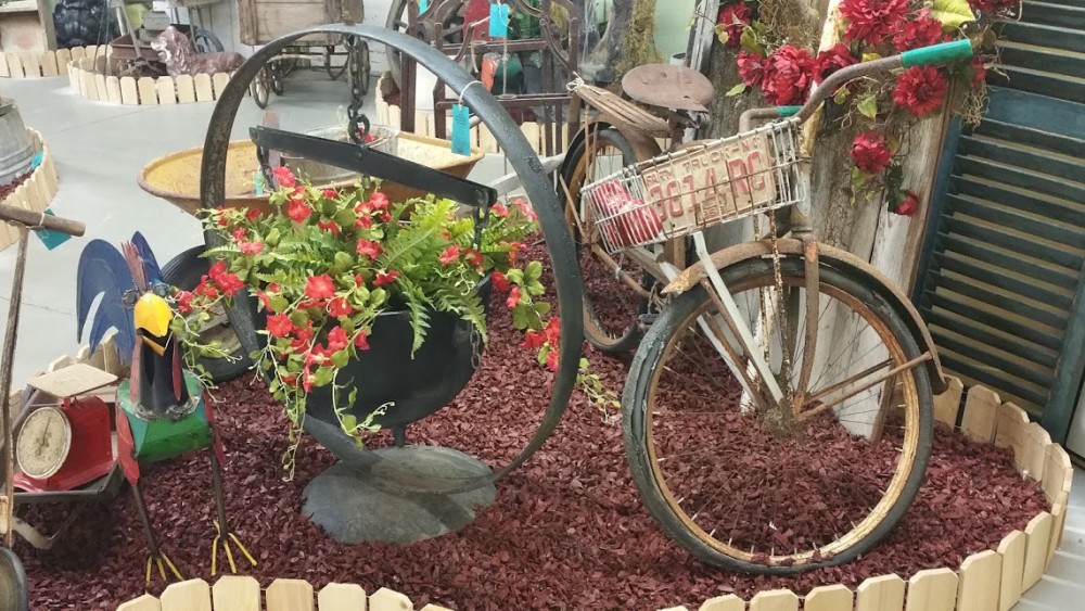 Ocala Antique Mall and EstatesOCALA ANTIQUE MALL AND ESTATES