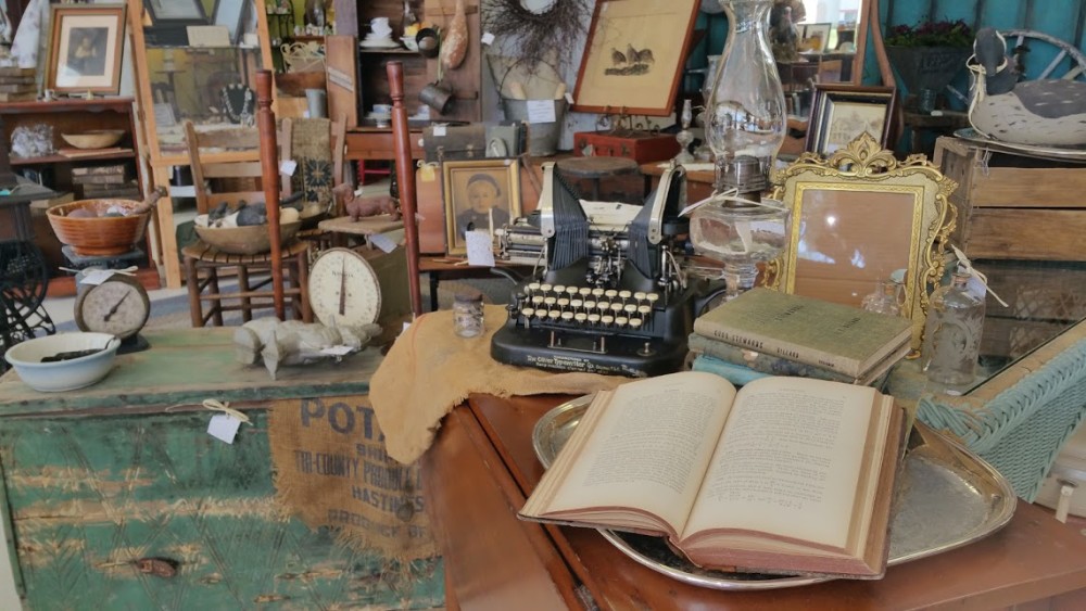 Ocala Antique Mall and EstatesOCALA ANTIQUE MALL AND ESTATES