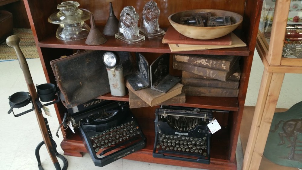 Ocala Antique Mall and EstatesOCALA ANTIQUE MALL AND ESTATES