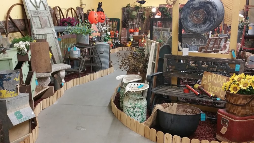 Ocala Antique Mall and EstatesOCALA ANTIQUE MALL AND ESTATES